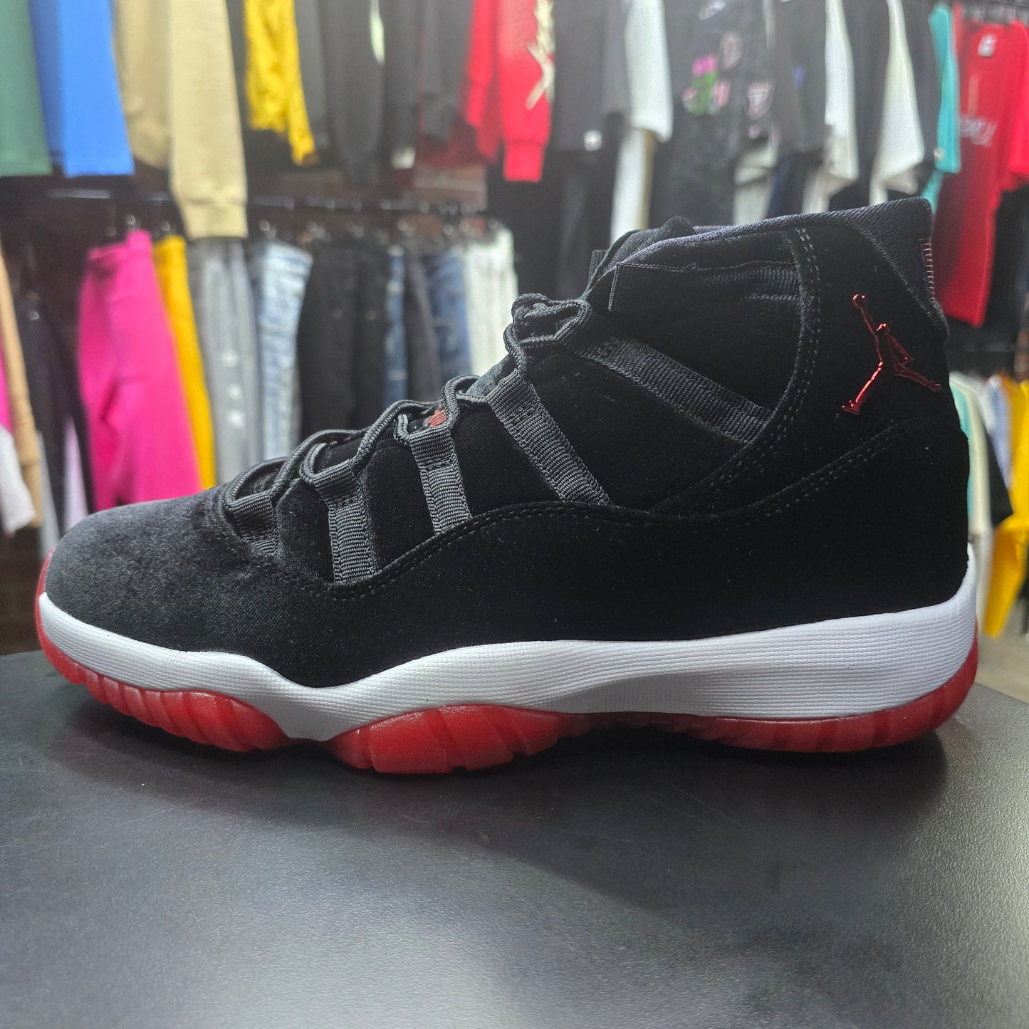 Jordan 11 Retro
Bred Velmet qckPR