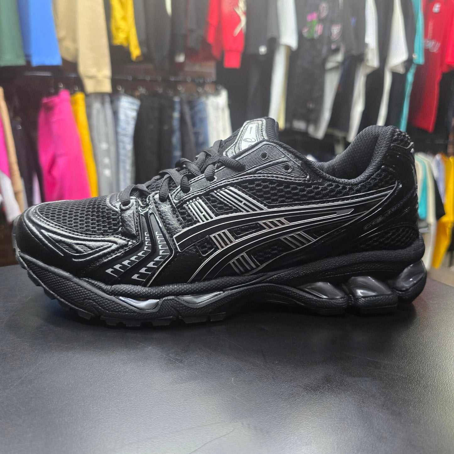 ASICS Gel-Kayano 14
Black Pure Silver qckPR