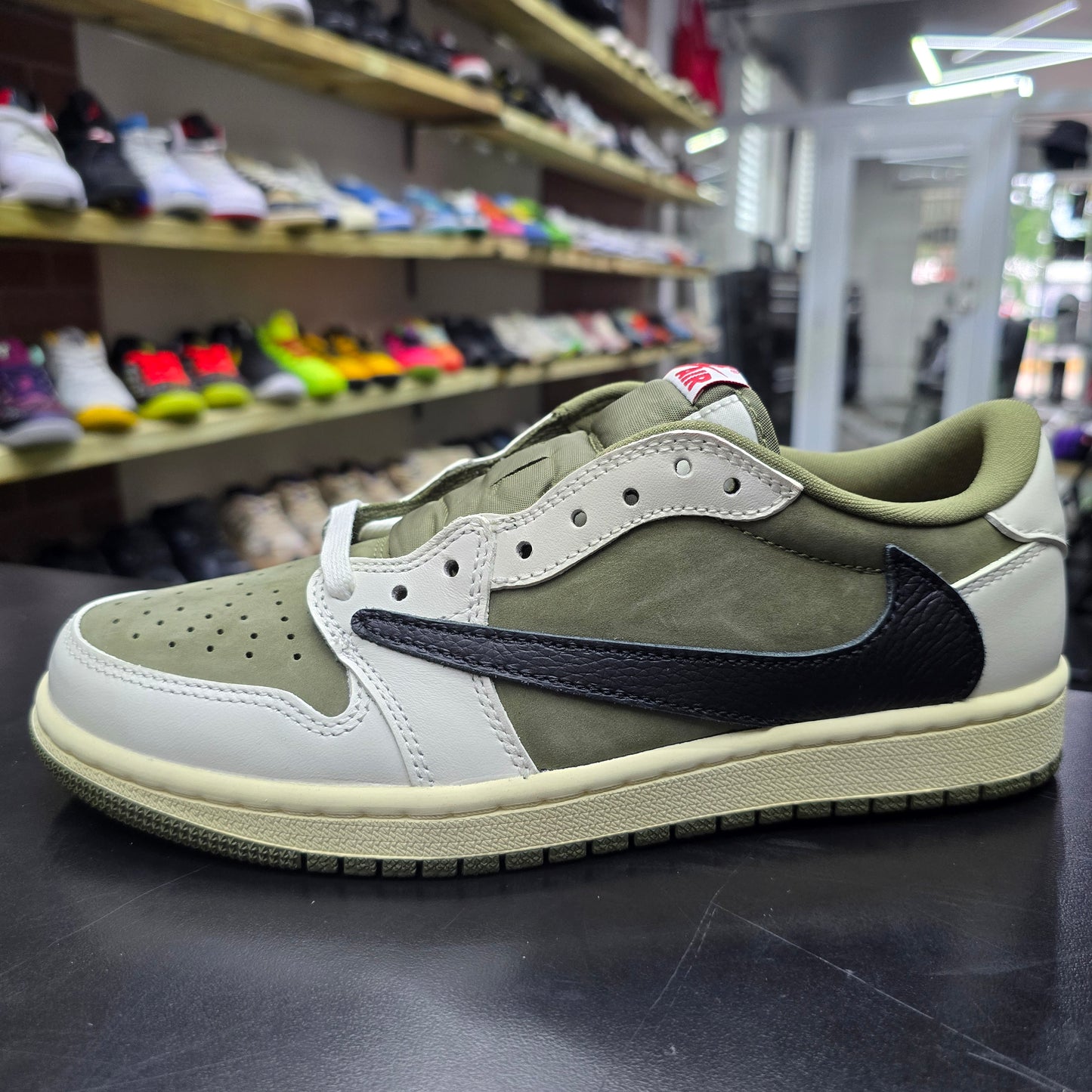 AirJordan 1 Low Travis Scott med Olive