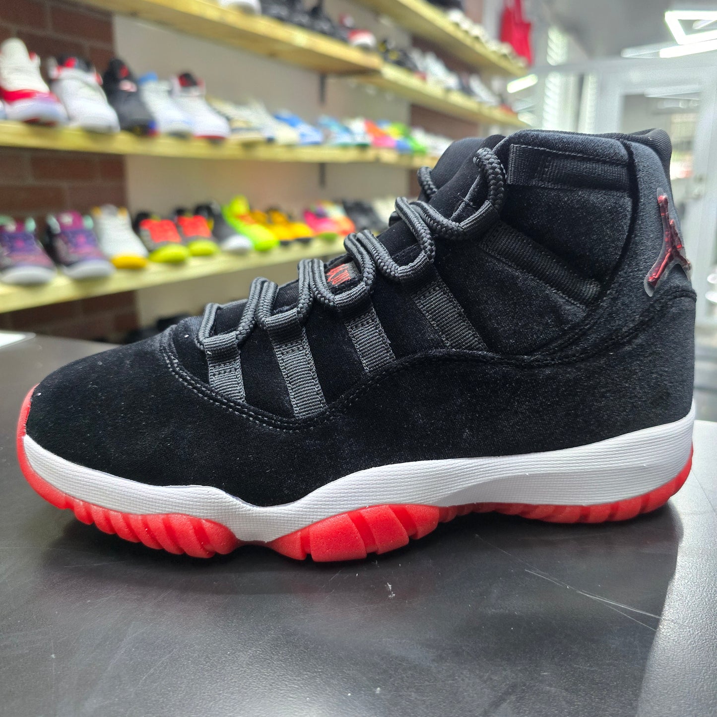 Air Jordan 11 Retro Bred Velmet