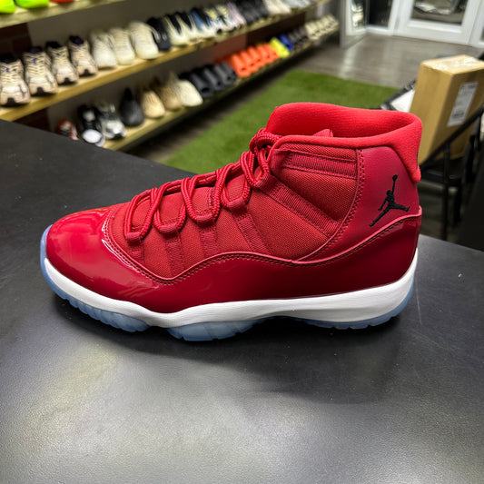 AirJordan 11 Gym red