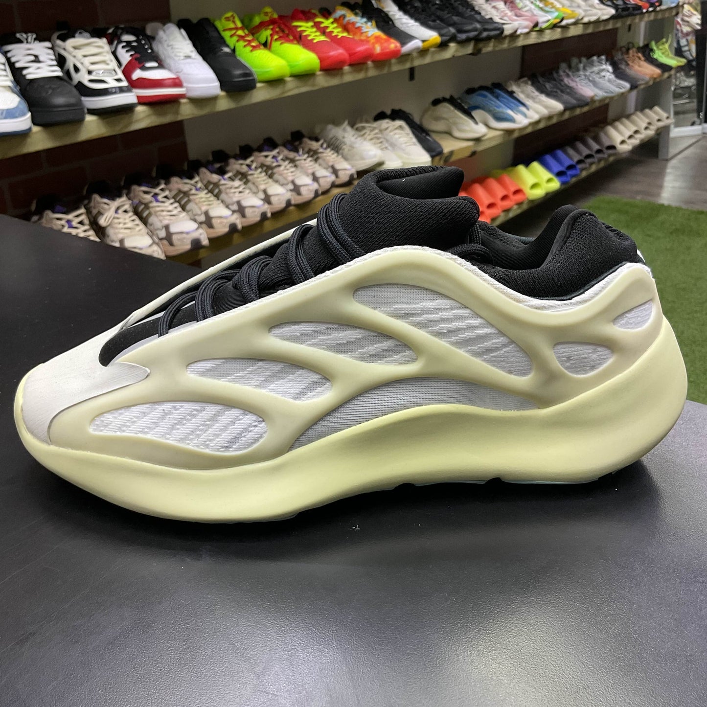 Yeezy700 Azael